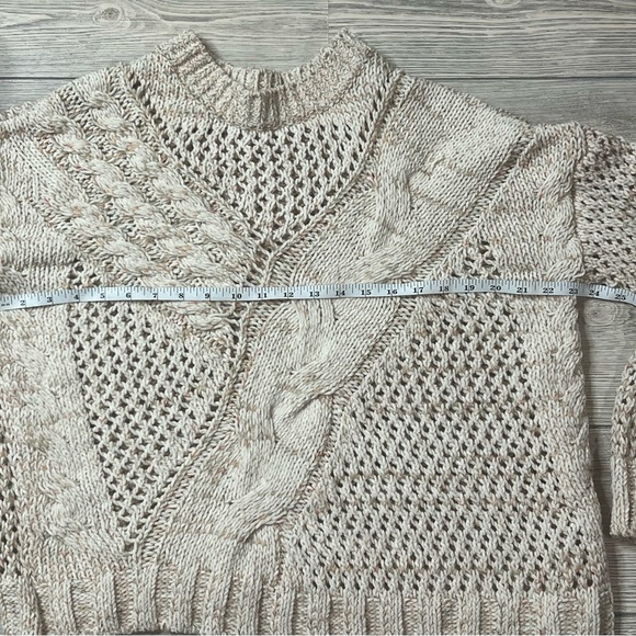 Hem & Thread women’s sweater size Medium.  Like new. - Picture 7 of 8